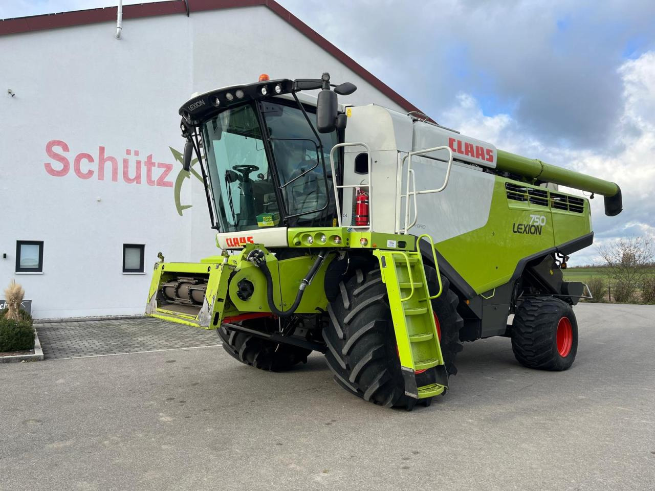 CLAAS Lexion 750 V-Kanal 3D, 30kmh, Mercedes Motor, Baujahr 2017 - Combine harvester: picture 1 CLAAS Lexion 750 V-Kanal 3D, 30kmh, Mercedes Motor, Baujahr 2017 - Combine harvester: picture 1