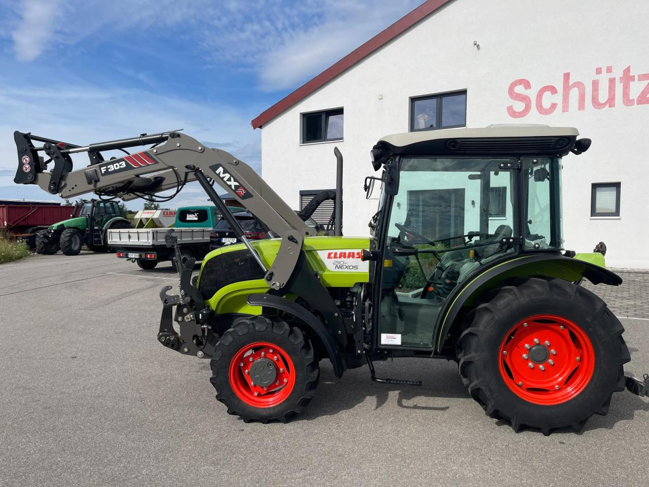 CLAAS Nexos 210 inkl. Frontlader, Frontzapfwelle - Farm tractor: picture 2 CLAAS Nexos 210 inkl. Frontlader, Frontzapfwelle - Farm tractor: picture 2