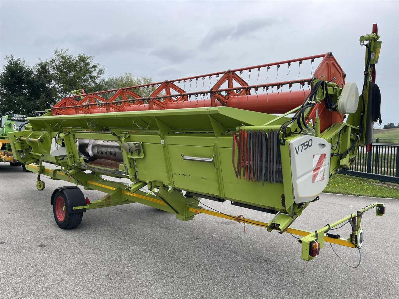 CLAAS Schneidwerk CLAAS V750 mit Transportwagen - Forage harvester attachment: picture 4 CLAAS Schneidwerk CLAAS V750 mit Transportwagen - Forage harvester attachment: picture 4