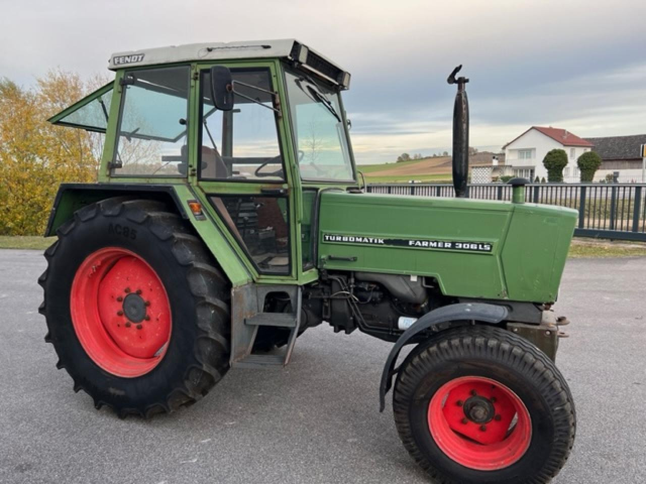 Fendt Farmer 306 LS, Bereifung neuwertig - Farm tractor: picture 5 Fendt Farmer 306 LS, Bereifung neuwertig - Farm tractor: picture 5