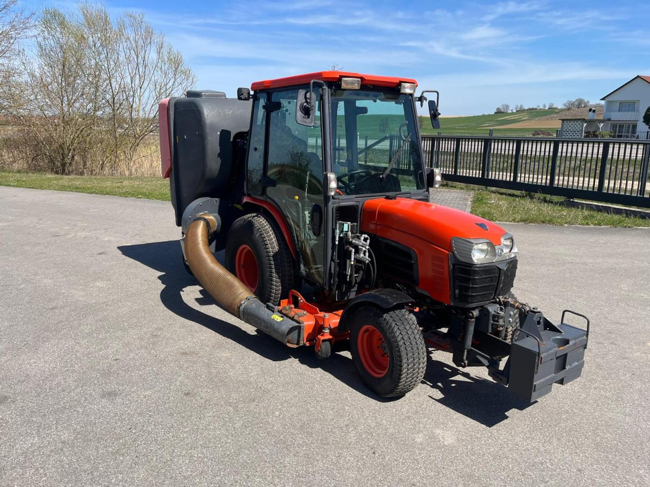 Kubota B3030 Rasenmäher mit Grüngutbehälter, Hochentlader - Garden mower: picture 5 Kubota B3030 Rasenmäher mit Grüngutbehälter, Hochentlader - Garden mower: picture 5