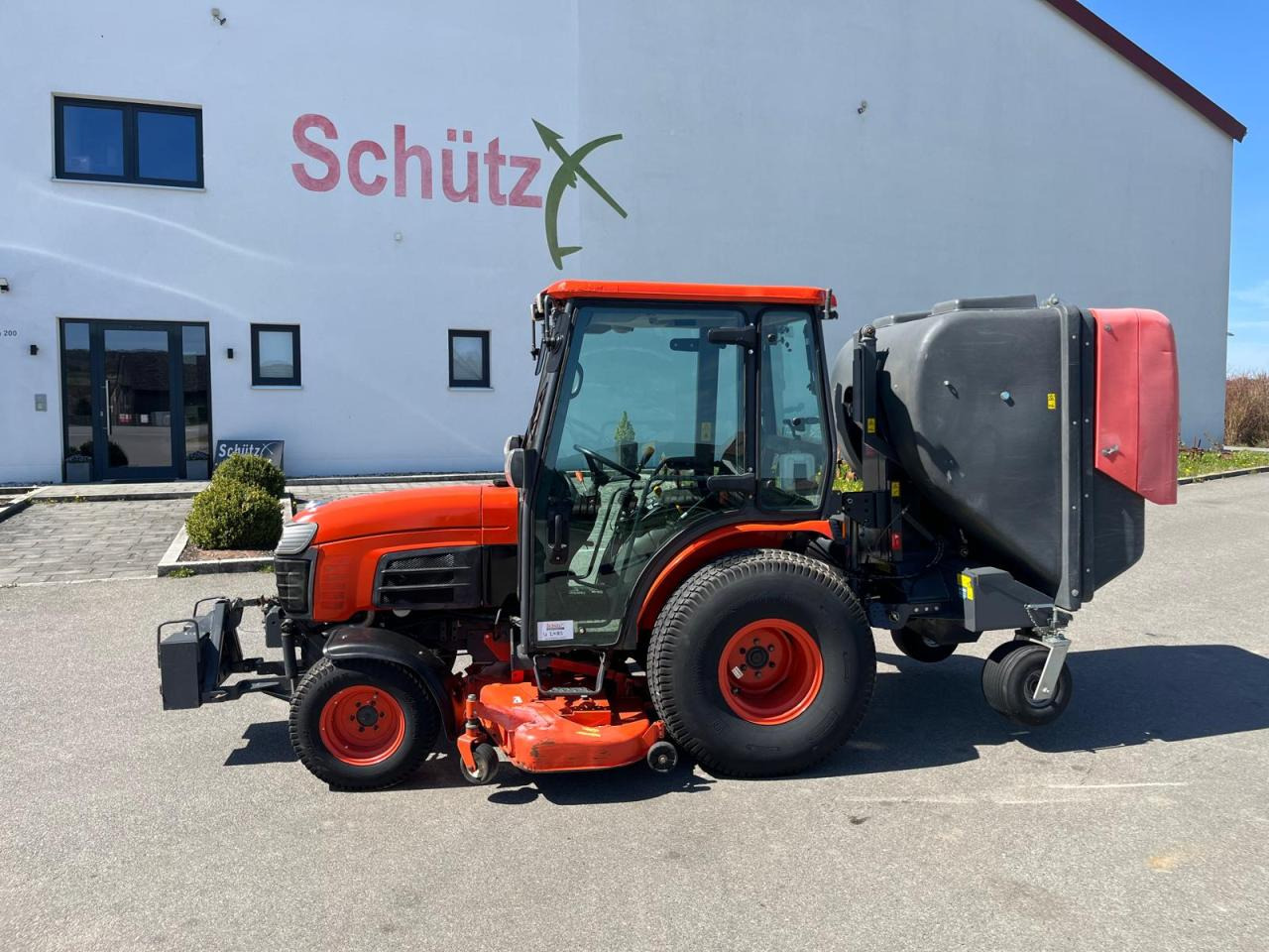 Kubota B3030 Rasenmäher mit Grüngutbehälter, Hochentlader - Garden mower: picture 1 Kubota B3030 Rasenmäher mit Grüngutbehälter, Hochentlader - Garden mower: picture 1