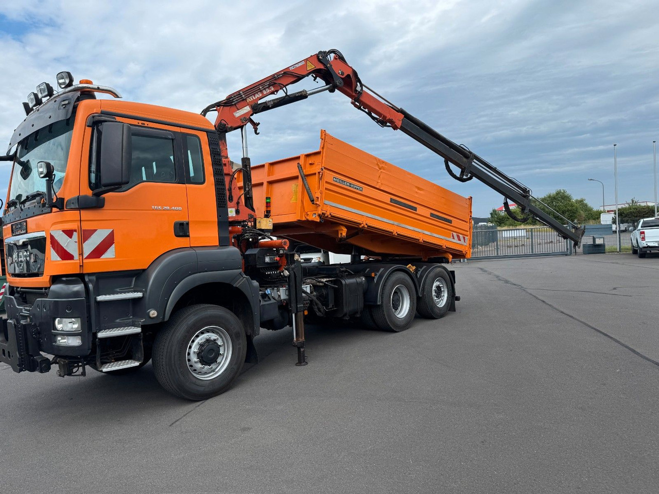 MAN TGS 28.400 6x4-4 BL Kipper / Kran / Winterdienst - Tipper, Crane truck: picture 1 MAN TGS 28.400 6x4-4 BL Kipper / Kran / Winterdienst - Tipper, Crane truck: picture 1
