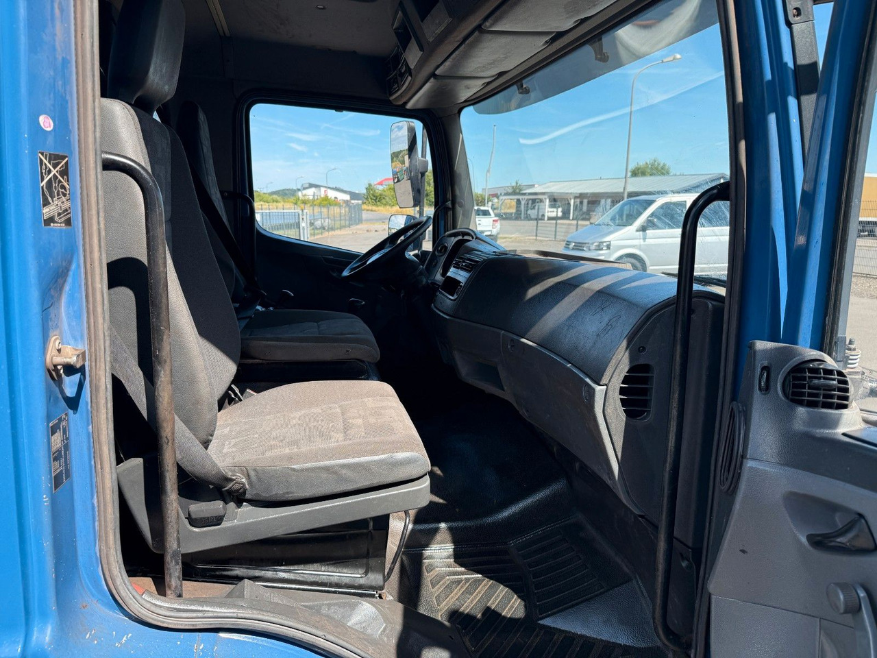 Dropside/ Flatbed truck Mercedes-Benz Atego 816  Euro 5 AHK + Druckluftanschlüssen: picture 10