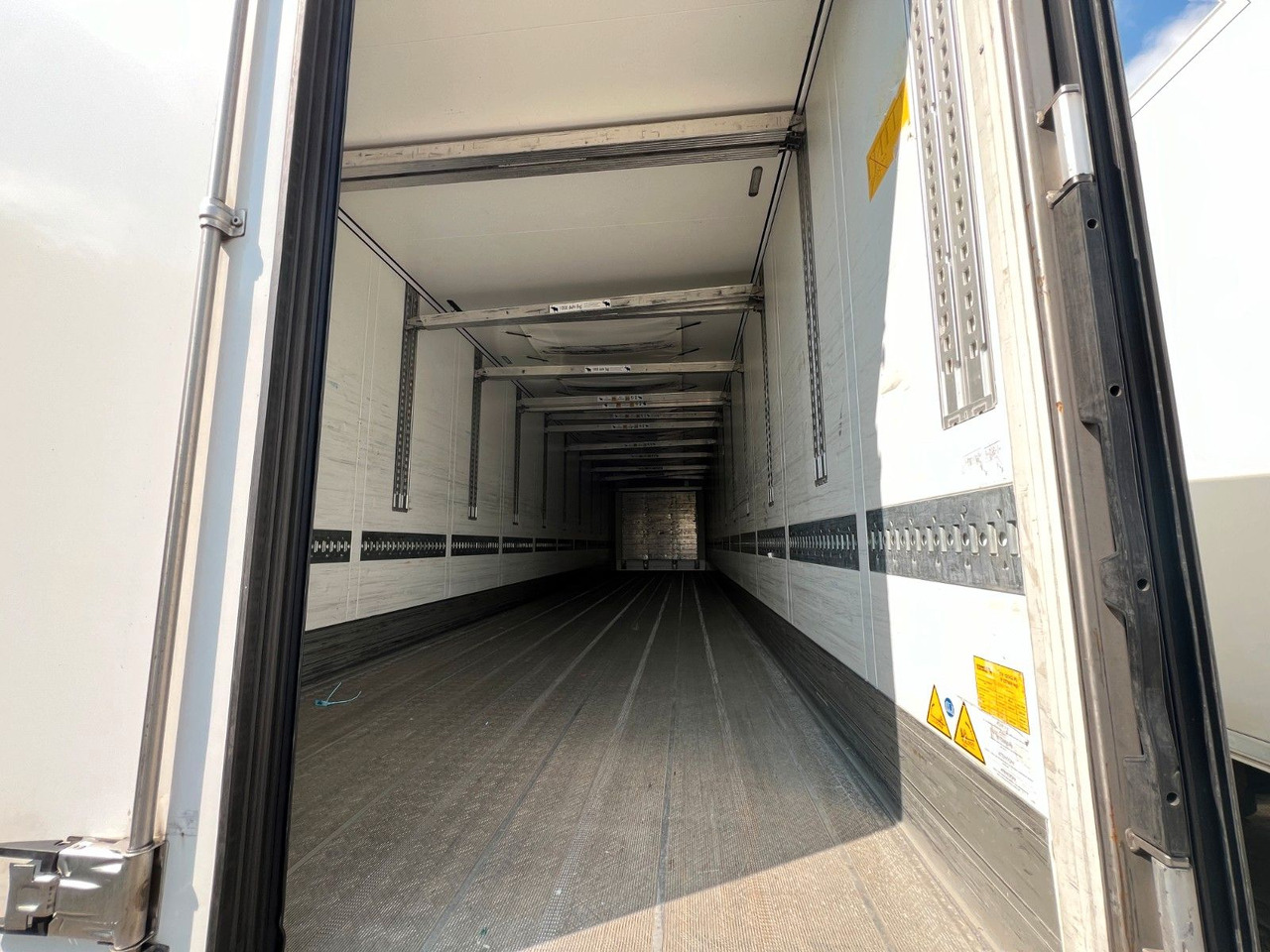 Schmitz Cargobull SKO 24/L - 13.4 FP 45 Cool V7, TK SLXi 400 - Refrigerator semi-trailer: picture 5 Schmitz Cargobull SKO 24/L - 13.4 FP 45 Cool V7, TK SLXi 400 - Refrigerator semi-trailer: picture 5