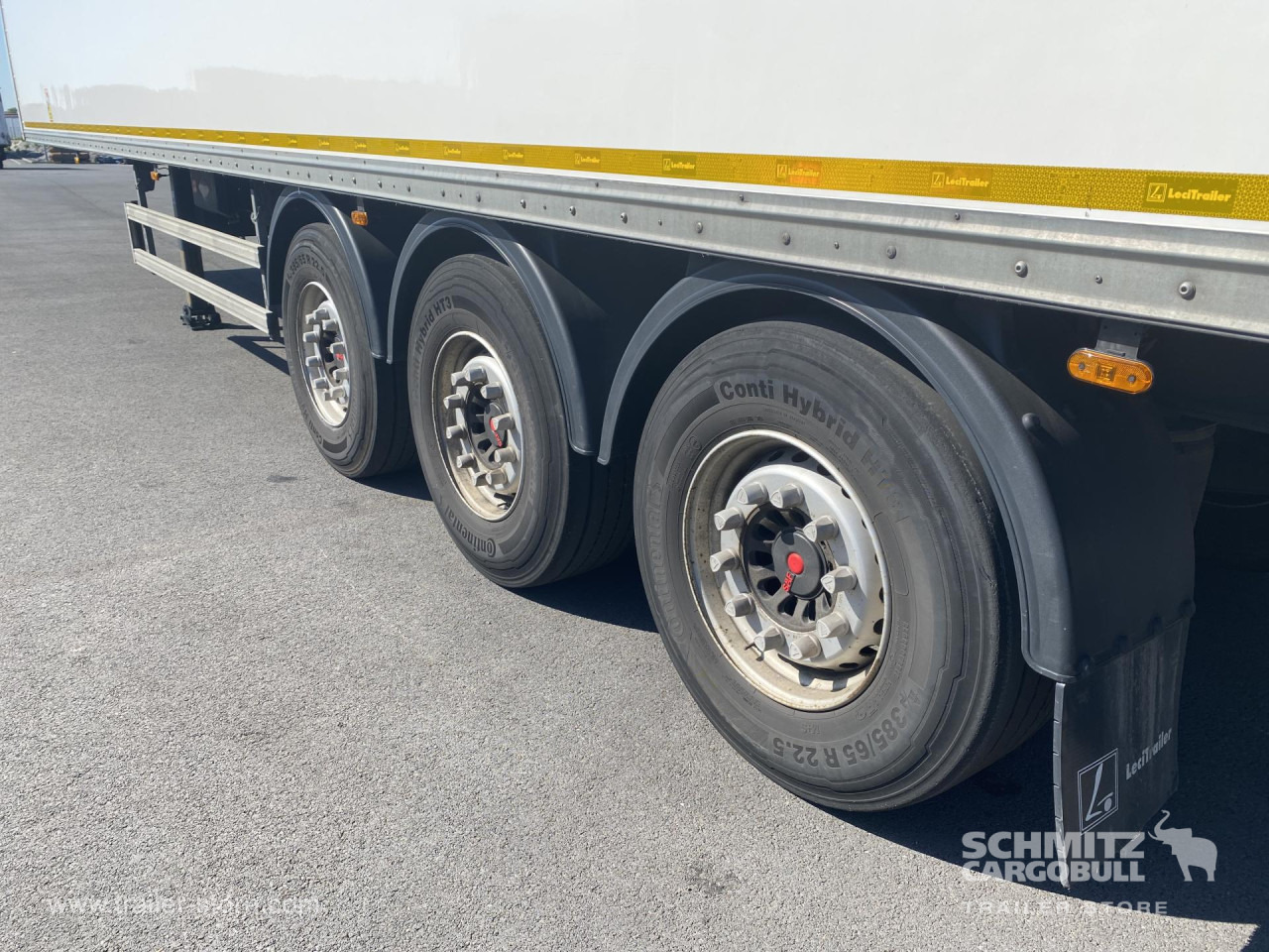 LECI TRAILER Dryfreight Standard Roller shutter door - Closed box semi-trailer: picture 4 LECI TRAILER Dryfreight Standard Roller shutter door - Closed box semi-trailer: picture 4