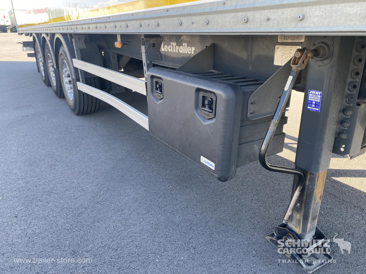 LECI TRAILER Dryfreight Standard Roller shutter door - Closed box semi-trailer: picture 3 LECI TRAILER Dryfreight Standard Roller shutter door - Closed box semi-trailer: picture 3