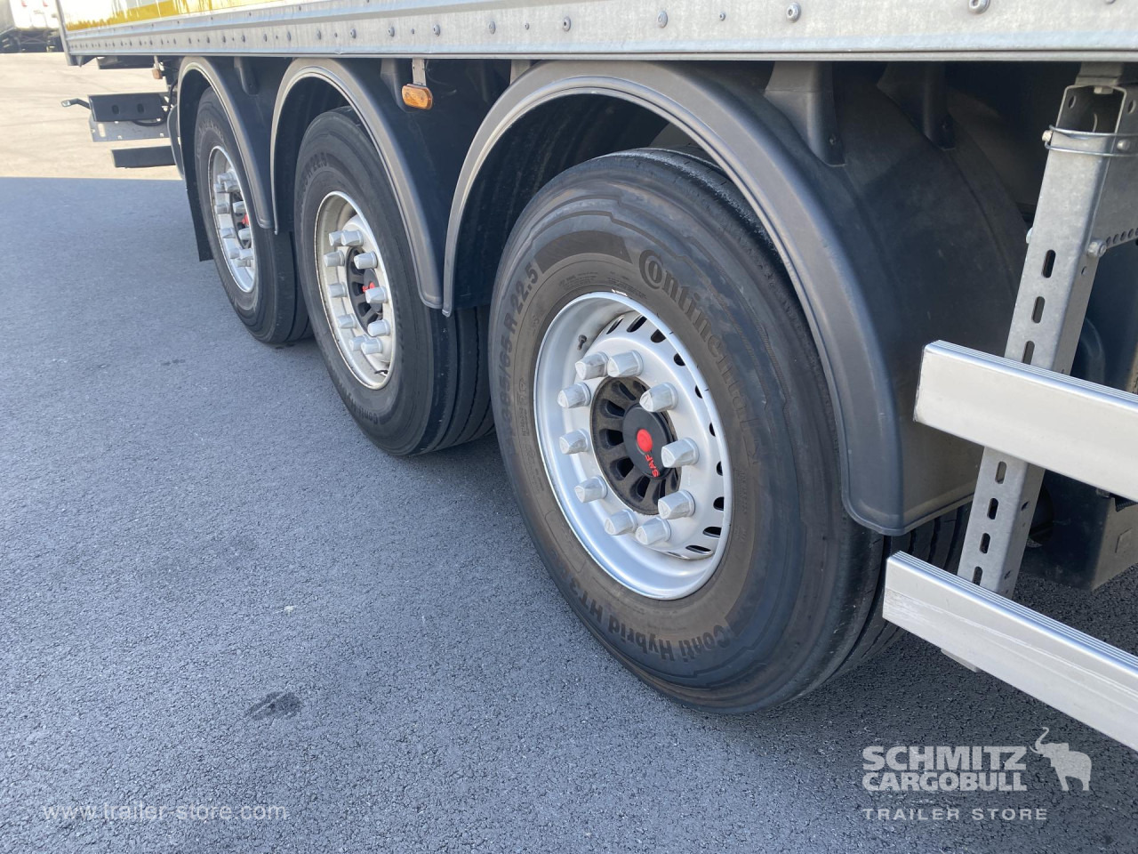 LECI TRAILER Dryfreight Standard Roller shutter door - Closed box semi-trailer: picture 2 LECI TRAILER Dryfreight Standard Roller shutter door - Closed box semi-trailer: picture 2