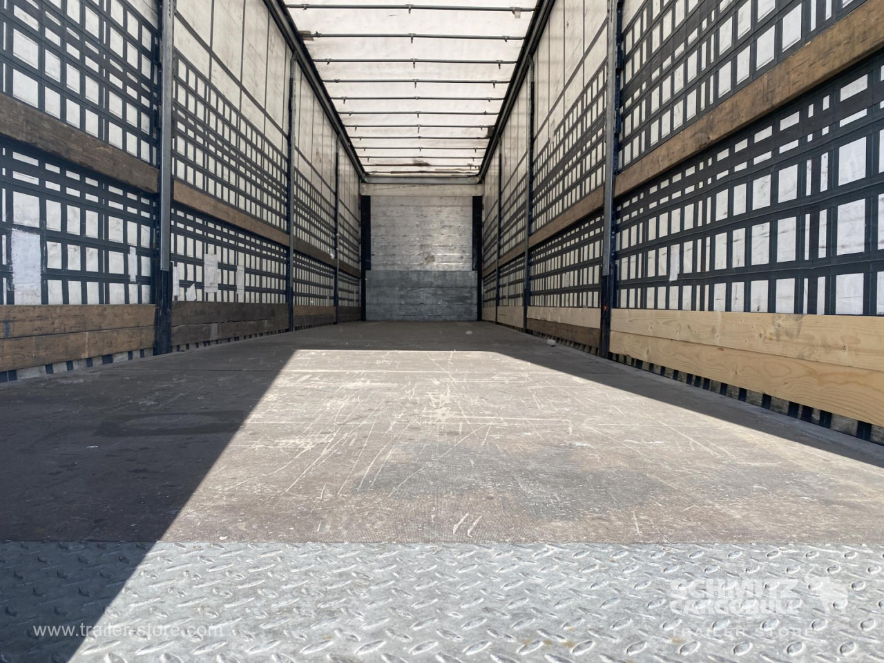 SCHMITZ Curtainsider Mega - Curtainsider semi-trailer: picture 5 SCHMITZ Curtainsider Mega - Curtainsider semi-trailer: picture 5