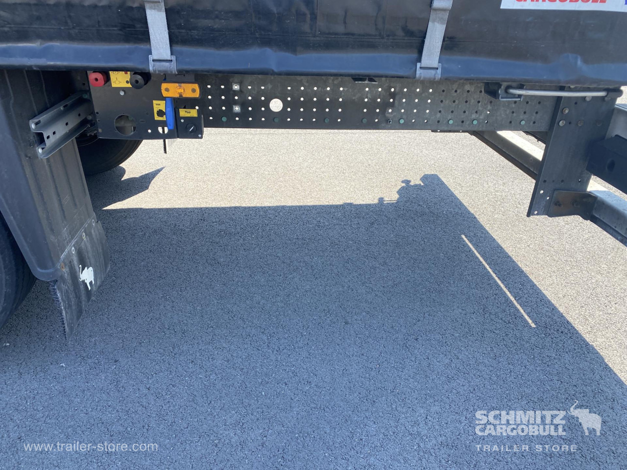 SCHMITZ Curtainsider Standard - Curtainsider semi-trailer: picture 3 SCHMITZ Curtainsider Standard - Curtainsider semi-trailer: picture 3