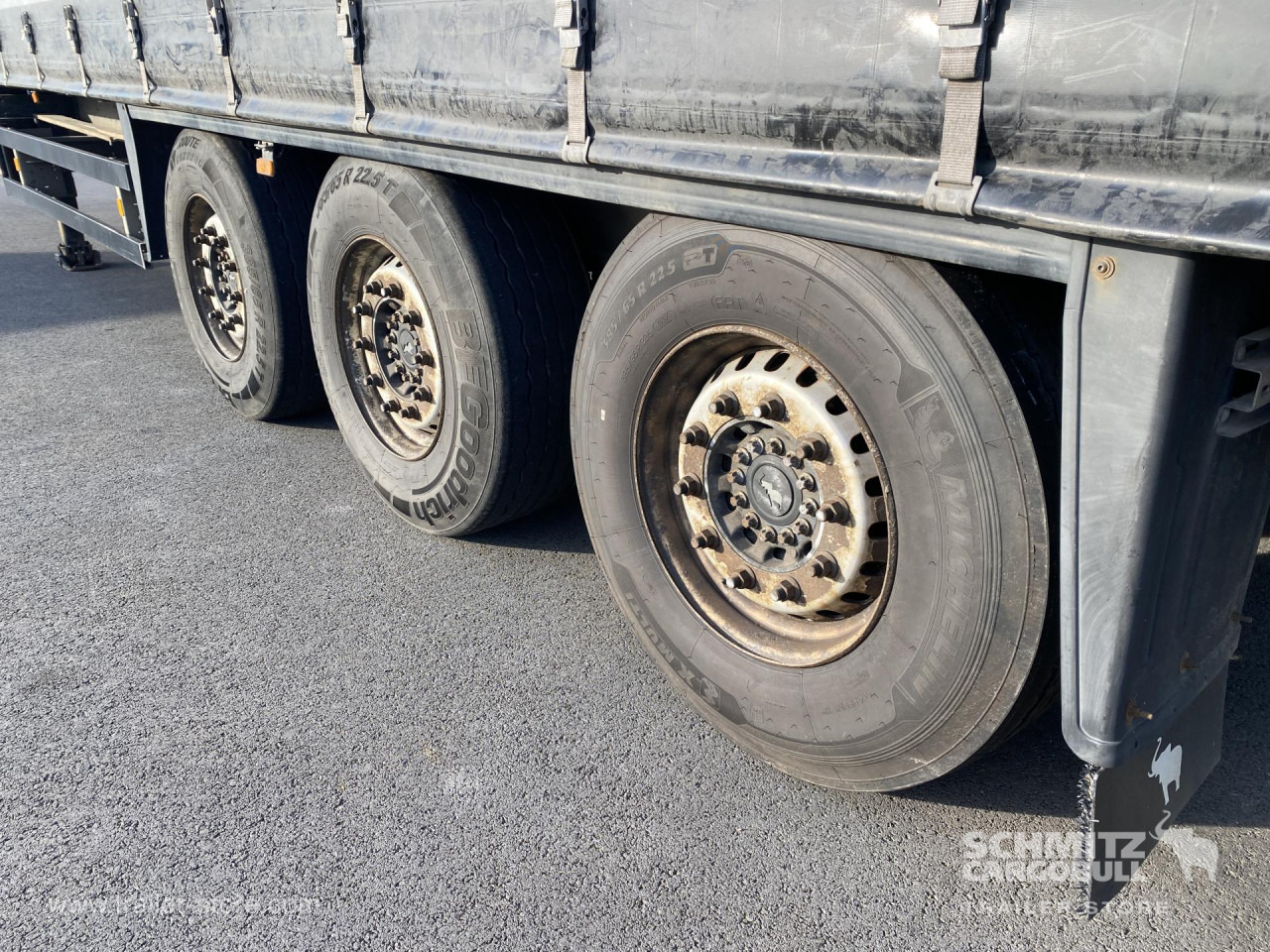 SCHMITZ Curtainsider Standard - Curtainsider semi-trailer: picture 4 SCHMITZ Curtainsider Standard - Curtainsider semi-trailer: picture 4