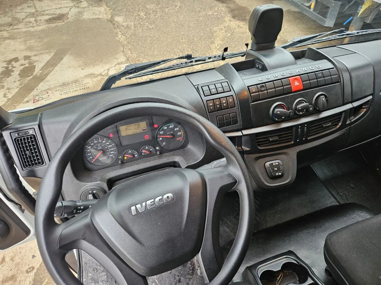 Box truck Iveco EuroCargo 120 - 210 BOX 12t Only 7554 km: picture 11