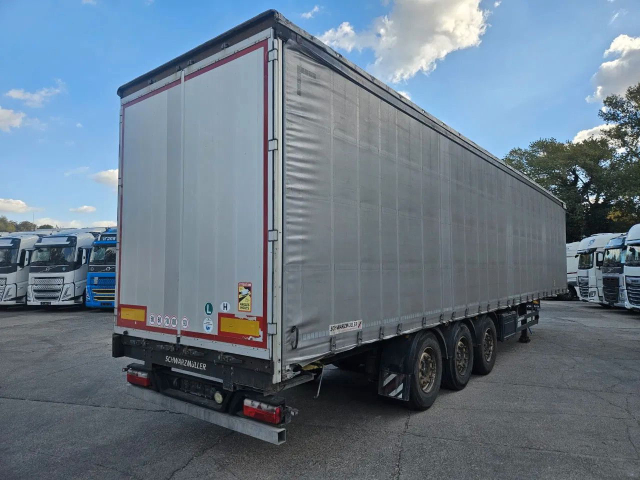 Schwarzmüller S1 J-seria, Side walls, Lifting Axle - Curtainsider semi-trailer: picture 3 Schwarzmüller S1 J-seria, Side walls, Lifting Axle - Curtainsider semi-trailer: picture 3