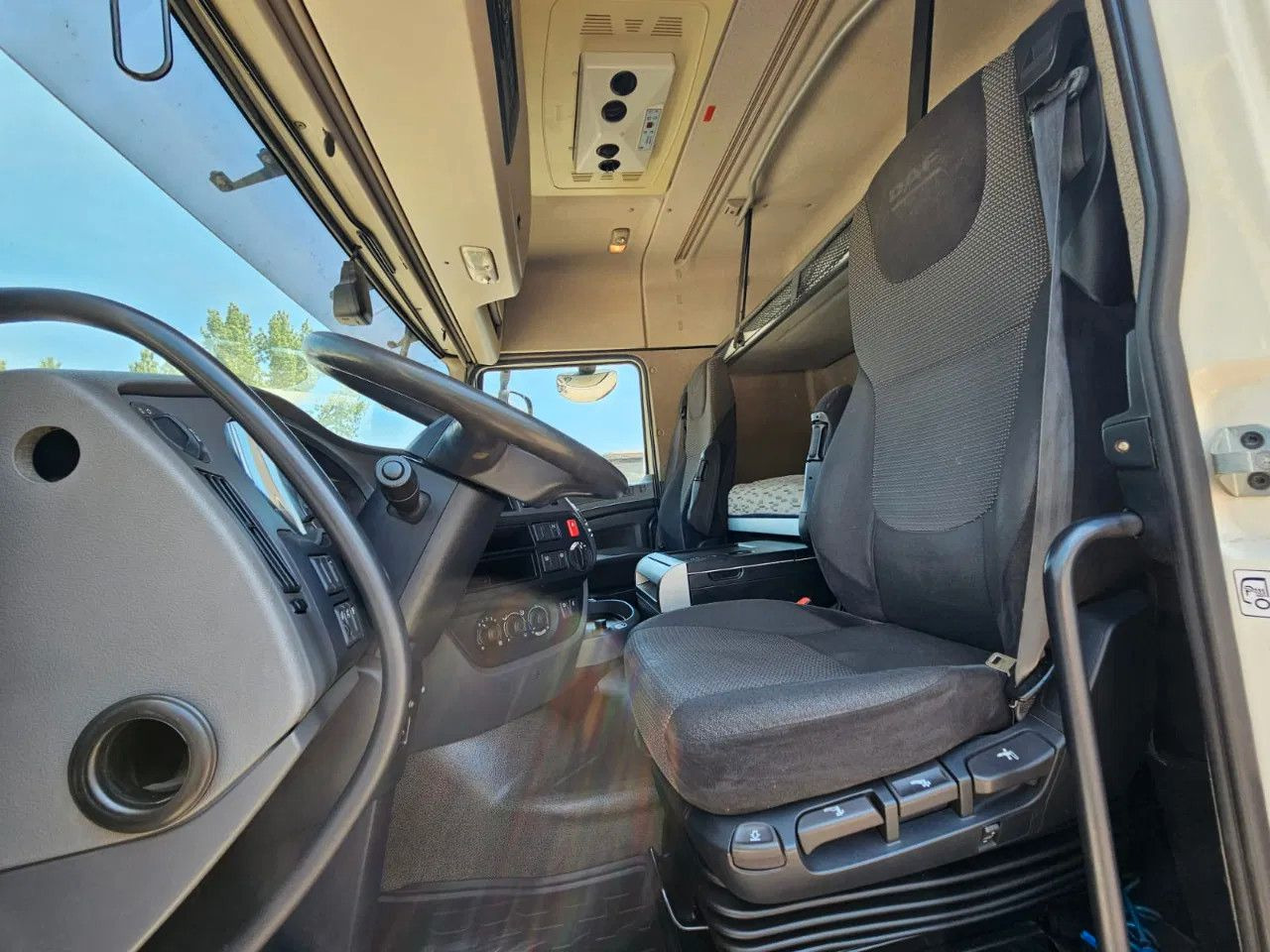 DAF XF 460 Space Cab Standklima 2 units - Tractor unit: picture 5 DAF XF 460 Space Cab Standklima 2 units - Tractor unit: picture 5