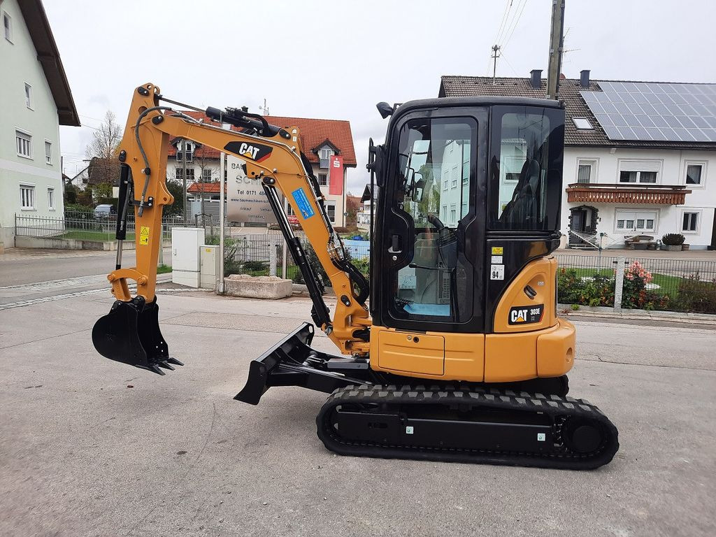 CAT 303E - Mini excavator: picture 1 CAT 303E - Mini excavator: picture 1