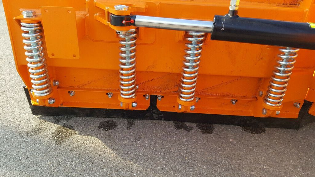 CAT neues Schneeschild Vario 2,6 m, 2,2m, 2,9m, 3,3m - Snow plough for Municipal/ Special vehicle: picture 5 CAT neues Schneeschild Vario 2,6 m, 2,2m, 2,9m, 3,3m - Snow plough for Municipal/ Special vehicle: picture 5