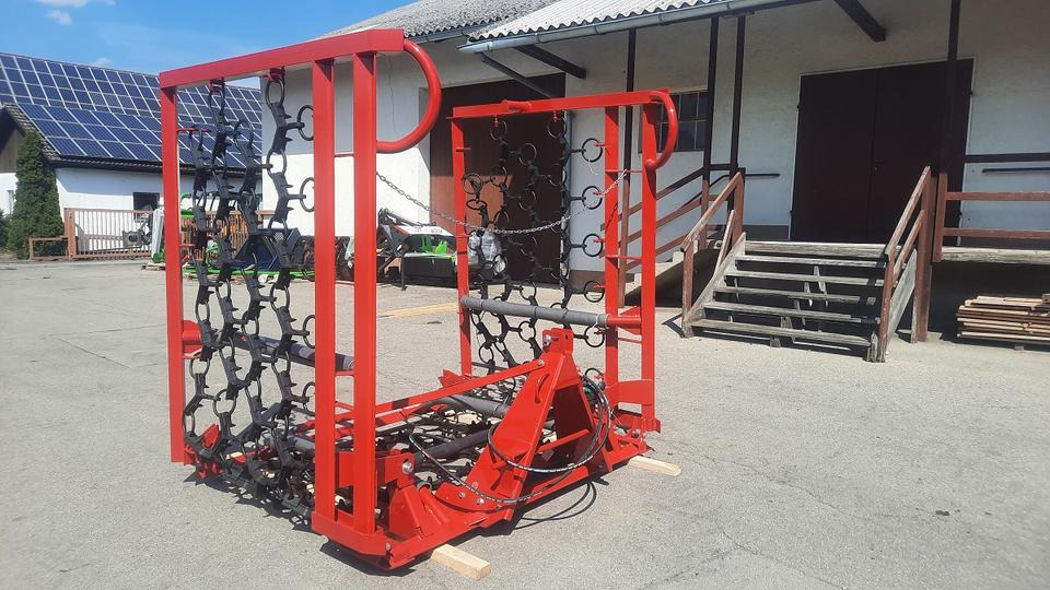 Wiesenegge 6 - 8m Wiesenstriegel Wiesenschleppe Traktor John deer - Chain harrow: picture 1 Wiesenegge 6 - 8m Wiesenstriegel Wiesenschleppe Traktor John deer - Chain harrow: picture 1