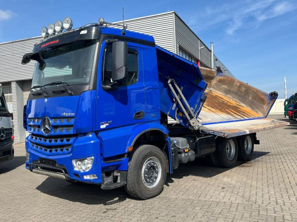 Mercedes-Benz Arocs 2642 6x4 3-Achs Kipper Bordmatik nur 163TK - Tipper: picture 1 Mercedes-Benz Arocs 2642 6x4 3-Achs Kipper Bordmatik nur 163TK - Tipper: picture 1