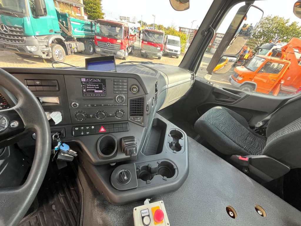 Truck MERCEDES-BENZ Arocs 3236 8x4 Betonmischer Deutsch Top AP Achsen: picture 10