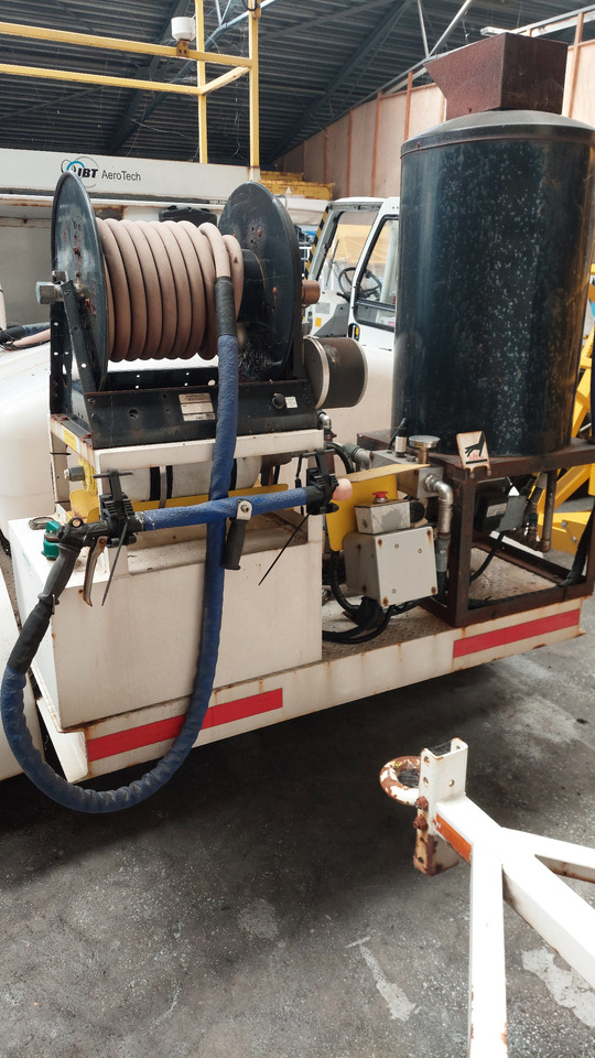 JBT GS320 Towable De-icer - Aircraft deicer: picture 4 JBT GS320 Towable De-icer - Aircraft deicer: picture 4