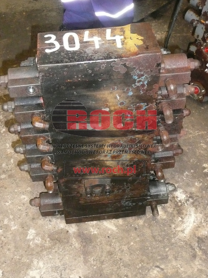 CATERPILLAR M7-1103-00/5M7-22 528478/1 117-8016 600996 + M7-4501-001M7-22 529085/3 - 6 SEKCYJNY - Hydraulic valve: picture 2 CATERPILLAR M7-1103-00/5M7-22 528478/1 117-8016 600996 + M7-4501-001M7-22 529085/3 - 6 SEKCYJNY - Hydraulic valve: picture 2