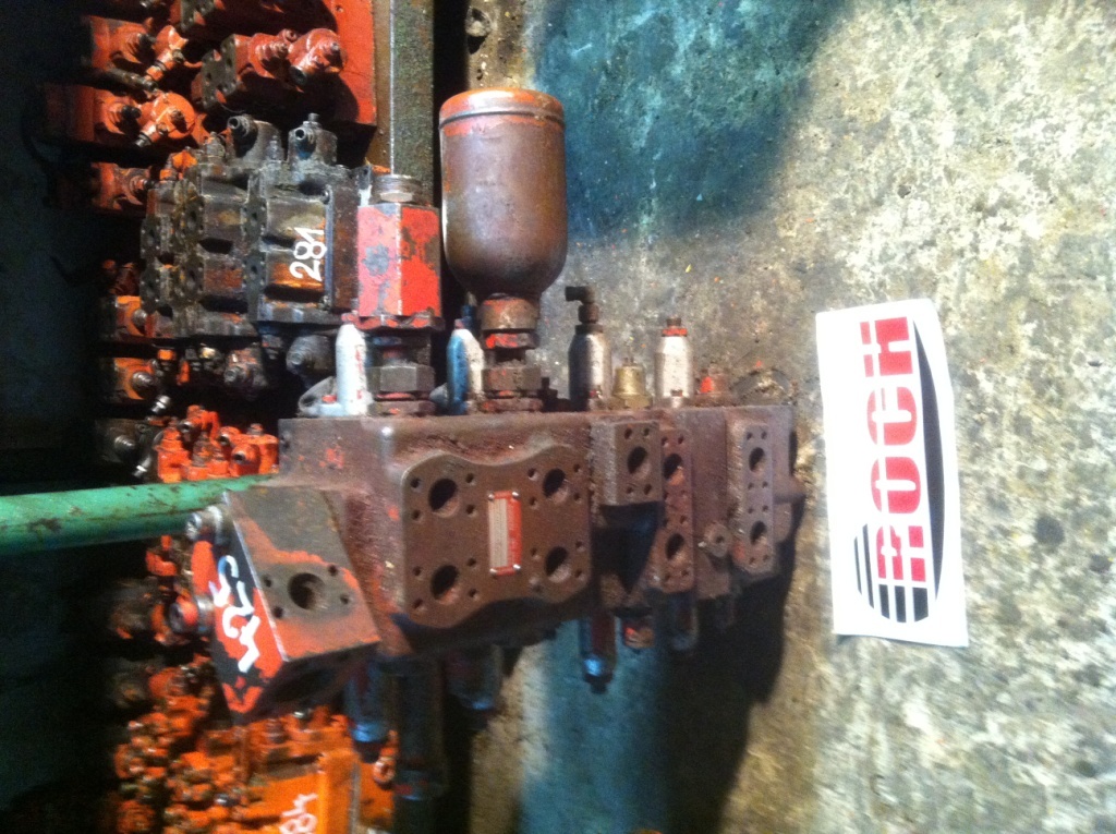 POCLAIN HYDRAULIC Z24436.11A 147 - 4 SEKCYJNY - Hydraulic valve for Construction machinery: picture 1 POCLAIN HYDRAULIC Z24436.11A 147 - 4 SEKCYJNY - Hydraulic valve for Construction machinery: picture 1