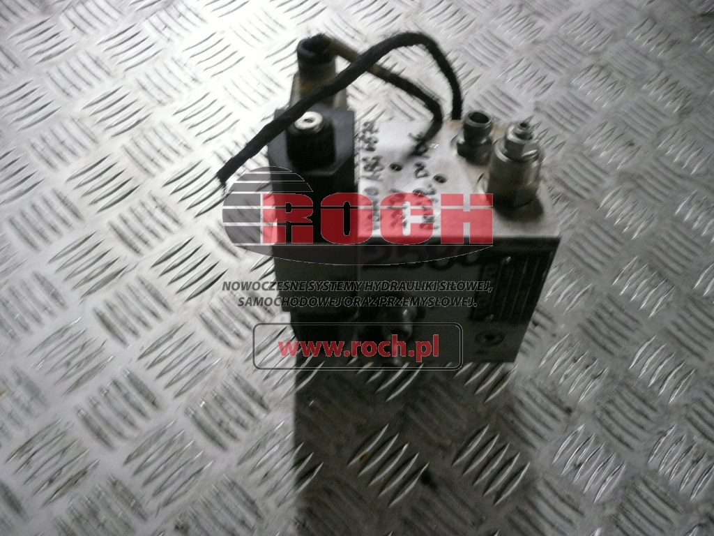 VOLVO 12779991 L93115120001AA00 + LC L5010E201 AC0100 + 27VDC - 1 SEKCYJNY - Hydraulic valve: picture 1 VOLVO 12779991 L93115120001AA00 + LC L5010E201 AC0100 + 27VDC - 1 SEKCYJNY - Hydraulic valve: picture 1