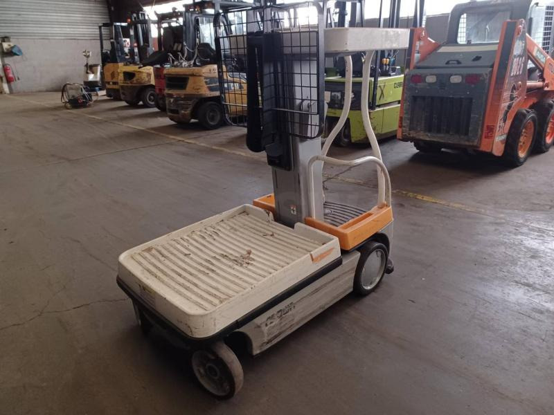 Crown CROWN WAVE50-118 - Vertical mast lift: picture 3 Crown CROWN WAVE50-118 - Vertical mast lift: picture 3