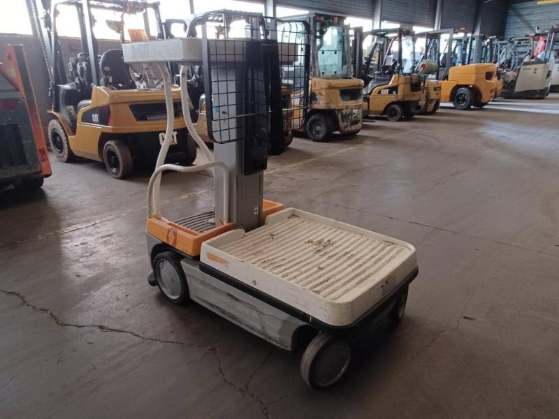 Crown CROWN WAVE50-118 - Vertical mast lift: picture 2 Crown CROWN WAVE50-118 - Vertical mast lift: picture 2