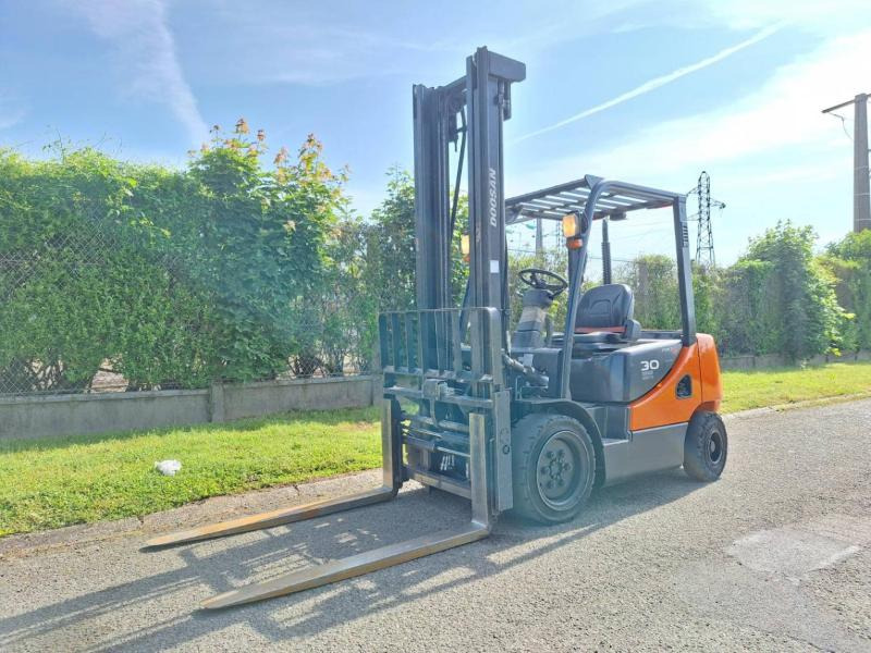Doosan D30S 5 - Diesel forklift: picture 2 Doosan D30S 5 - Diesel forklift: picture 2