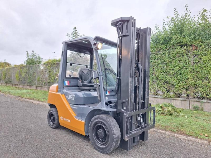Toyota 028FGF25 - LPG forklift: picture 2 Toyota 028FGF25 - LPG forklift: picture 2