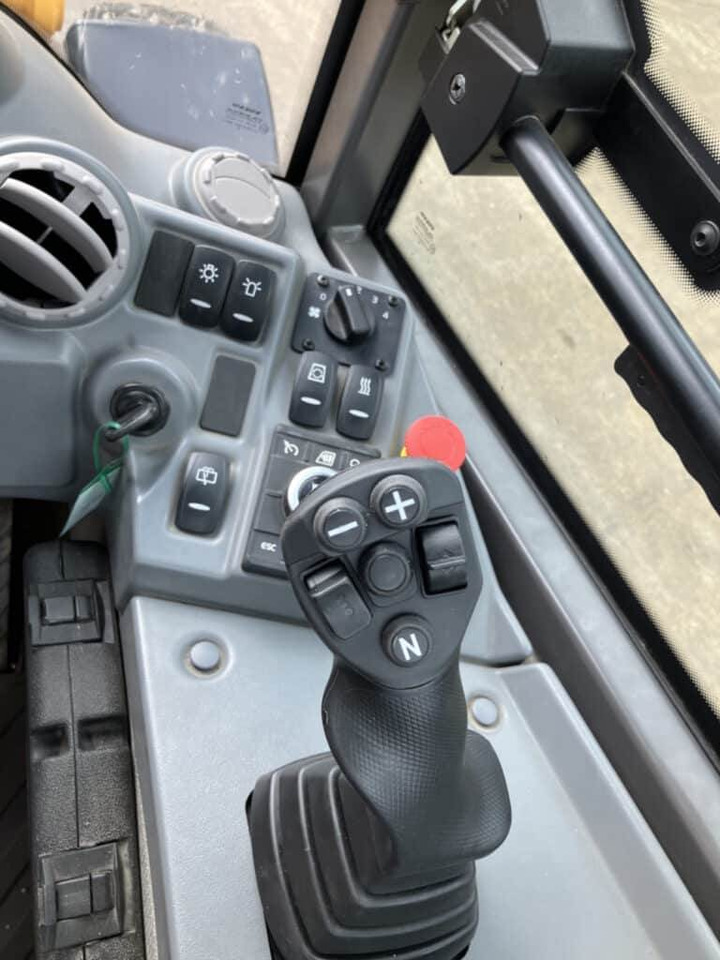 Skid steer loader Volvo JL20H Electric: picture 16