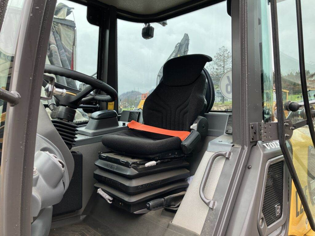 Skid steer loader Volvo JL25H Electric: picture 9