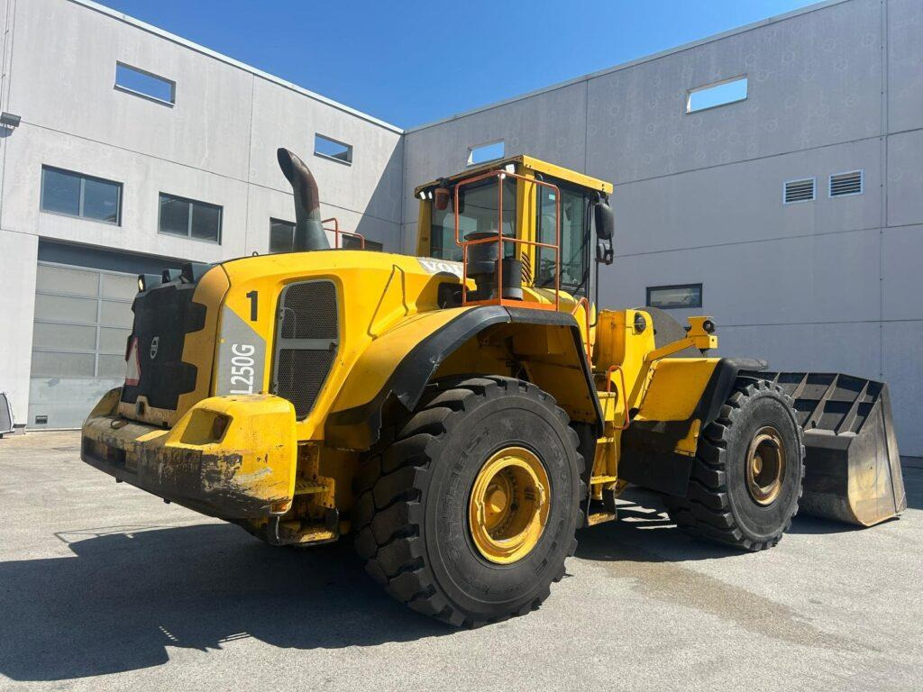 Volvo L250G - Wheel loader: picture 2 Volvo L250G - Wheel loader: picture 2