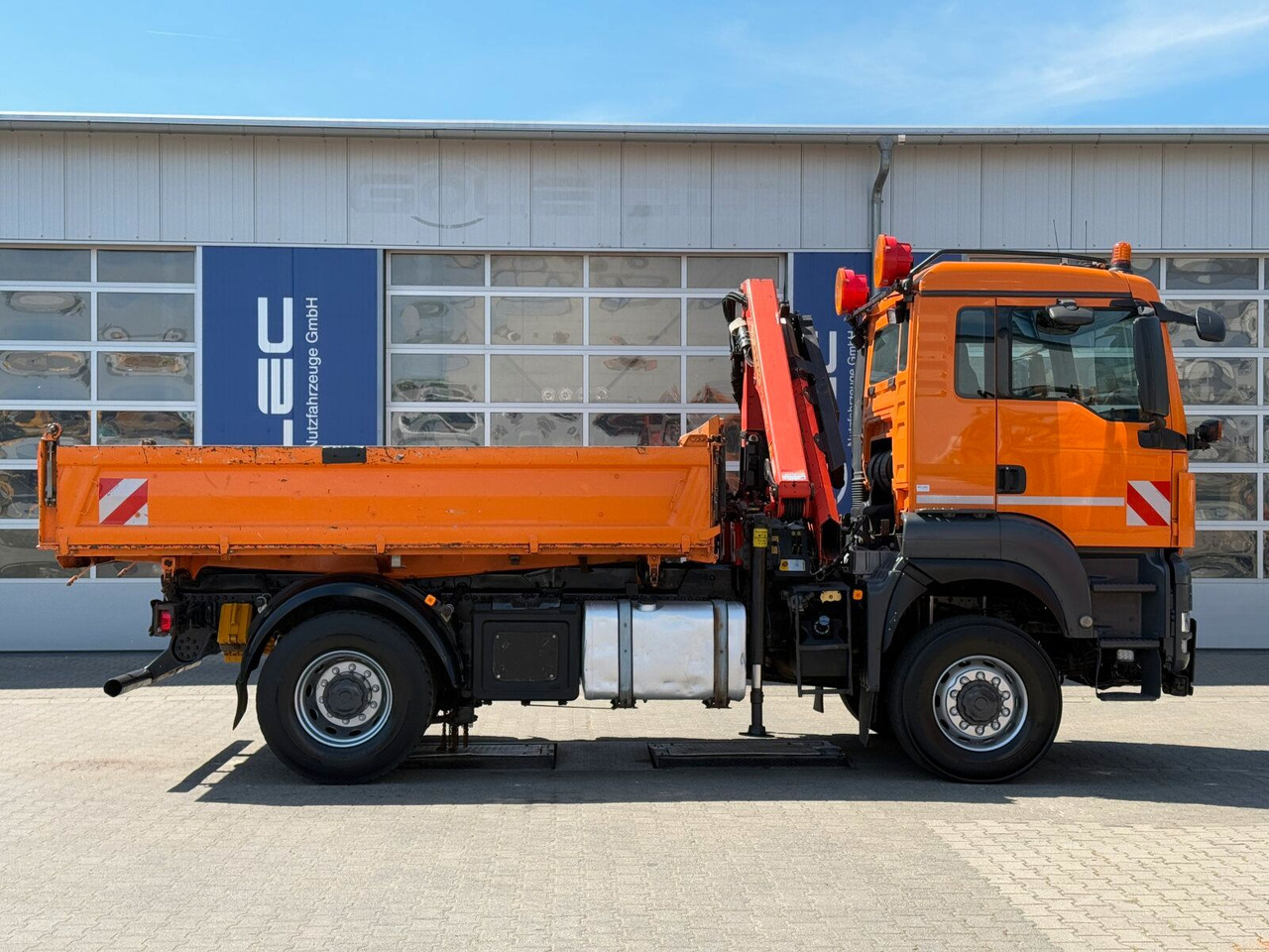 MAN TGA 18.360 4x4 Kipper Kran PALFINGER Winterd. - Crane truck: picture 2 MAN TGA 18.360 4x4 Kipper Kran PALFINGER Winterd. - Crane truck: picture 2
