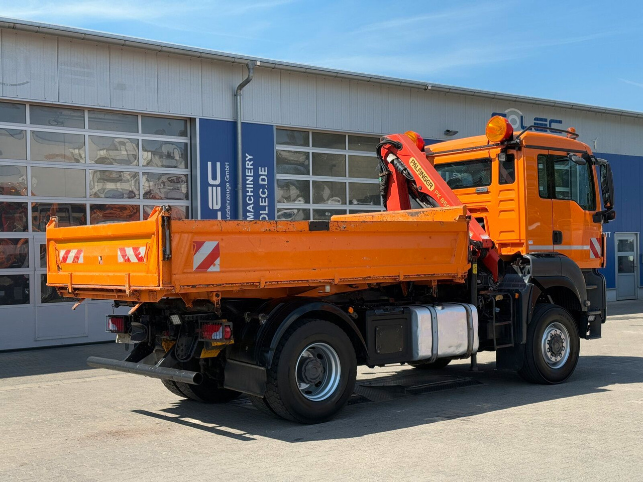 MAN TGA 18.360 4x4 Kipper Kran PALFINGER Winterd. - Tipper, Crane truck: picture 3 MAN TGA 18.360 4x4 Kipper Kran PALFINGER Winterd. - Tipper, Crane truck: picture 3