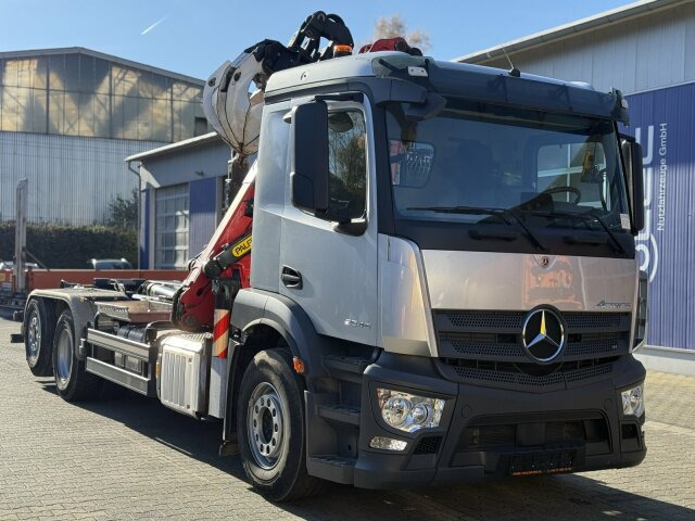 Mercedes-Benz ACTROS 2546 6x2 Abrollkip Kran Palfinger Q150Z95 - Hook lift truck, Crane truck: picture 1 Mercedes-Benz ACTROS 2546 6x2 Abrollkip Kran Palfinger Q150Z95 - Hook lift truck, Crane truck: picture 1