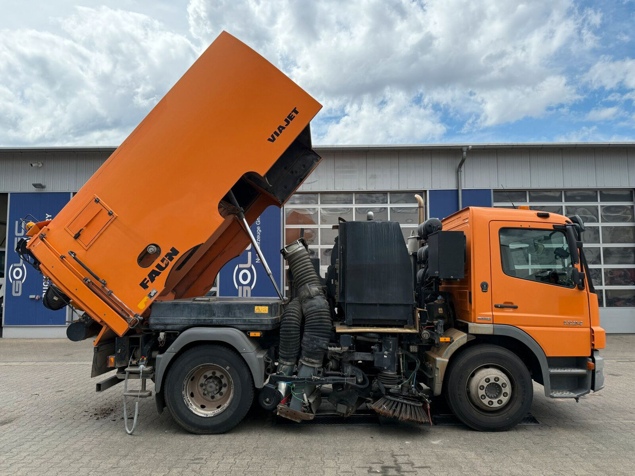 Mercedes-Benz Atego 1324 4x2 Kehrmaschine Viajet 6R/L - Road sweeper: picture 3 Mercedes-Benz Atego 1324 4x2 Kehrmaschine Viajet 6R/L - Road sweeper: picture 3