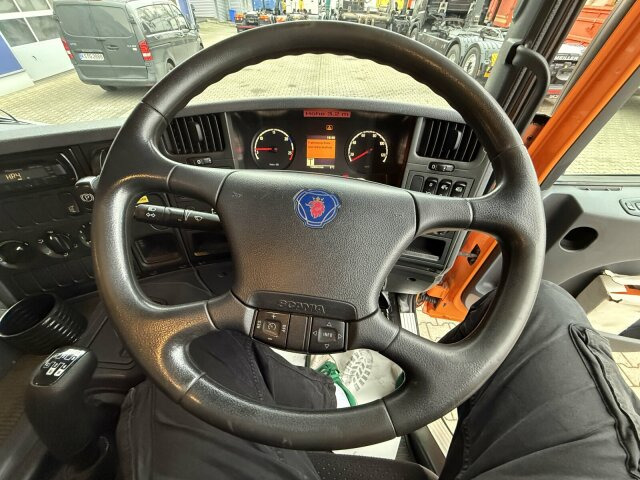 Scania P230 Kehrmaschine Johnston VT605- 6 M³ - Road sweeper: picture 2 Scania P230 Kehrmaschine Johnston VT605- 6 M³ - Road sweeper: picture 2