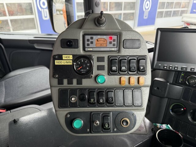 Scania P230 Kehrmaschine Küpper Weisser 6 M³ - Road sweeper: picture 3 Scania P230 Kehrmaschine Küpper Weisser 6 M³ - Road sweeper: picture 3