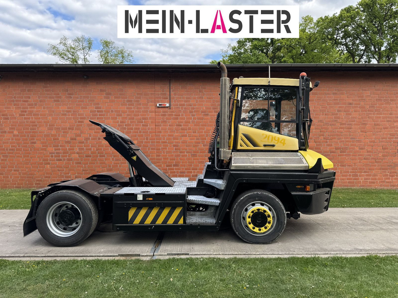 Terberg RORO 4x4 RT 223 Terminal 140.000 kg - Tractor unit: picture 2 Terberg RORO 4x4 RT 223 Terminal 140.000 kg - Tractor unit: picture 2