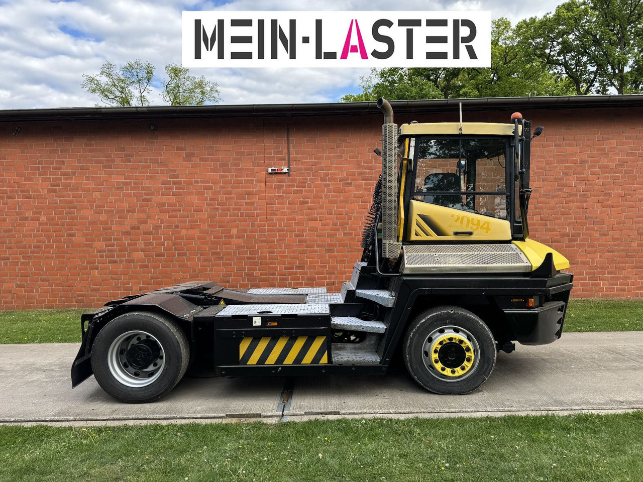 Terberg RORO 4x4 RT 223 Terminal 140.000 kg - Tractor unit: picture 3 Terberg RORO 4x4 RT 223 Terminal 140.000 kg - Tractor unit: picture 3