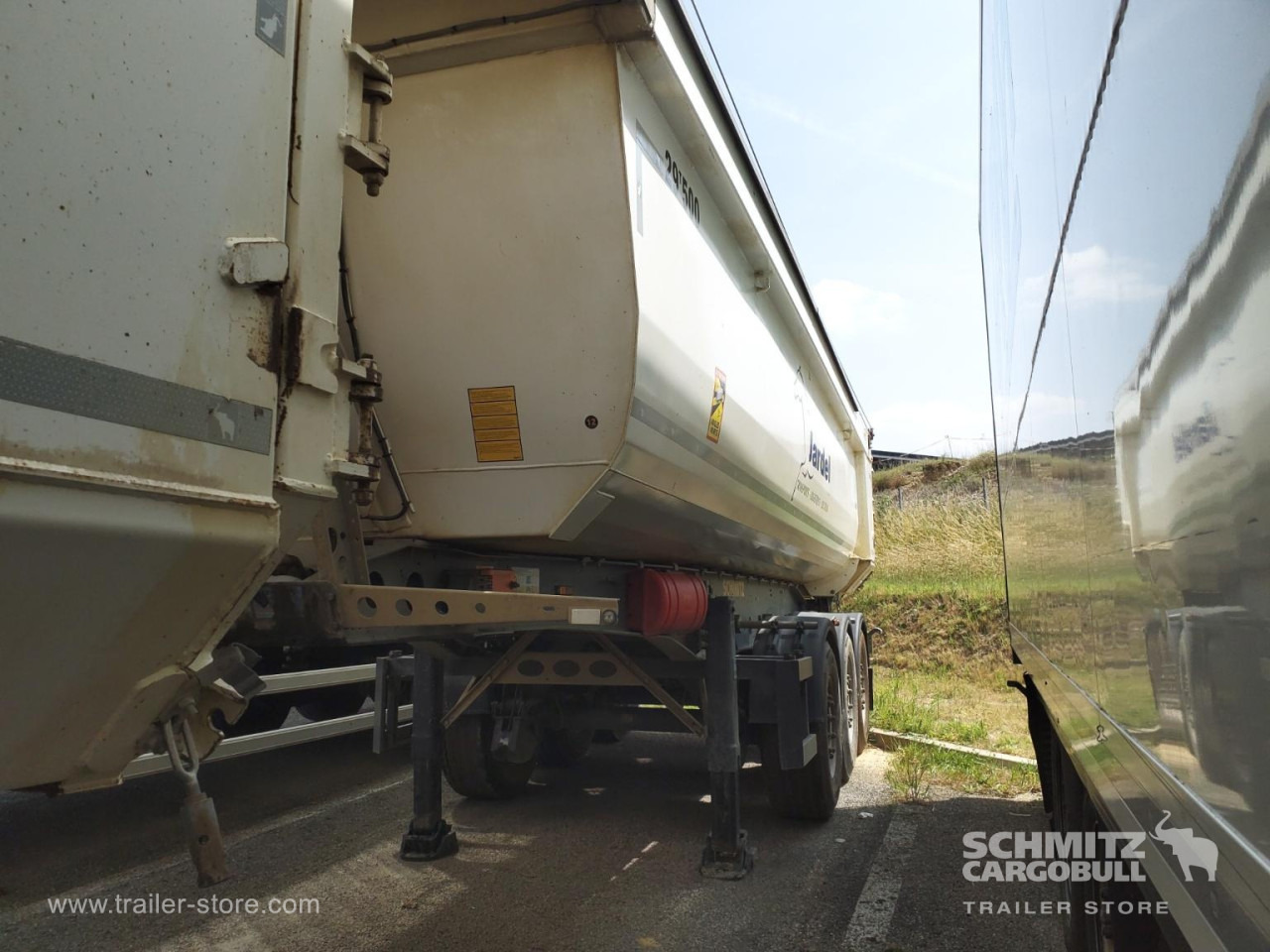 SCHMITZ Tipper Steel half pipe body 24m³ - Tipper semi-trailer: picture 4 SCHMITZ Tipper Steel half pipe body 24m³ - Tipper semi-trailer: picture 4