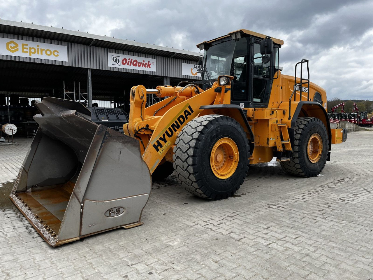 Hyundai HL 965 - Wheel loader: picture 1 Hyundai HL 965 - Wheel loader: picture 1