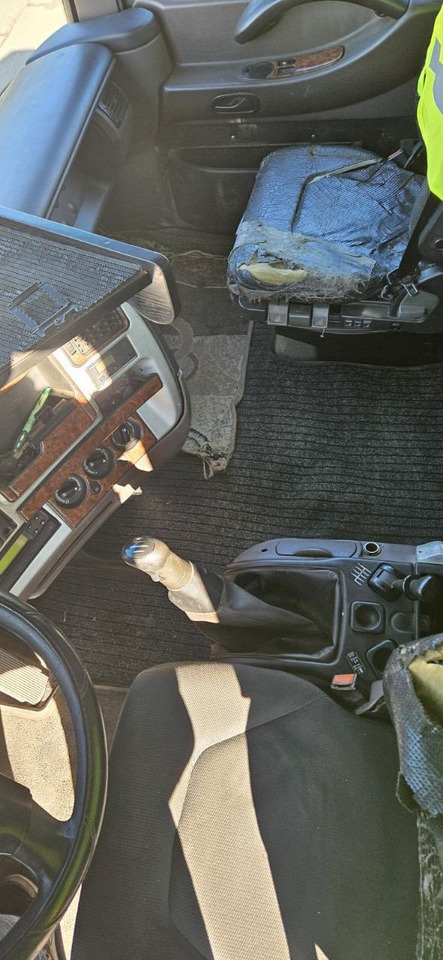 Tractor unit RENAULT Magnum 480 ID1672S: picture 12