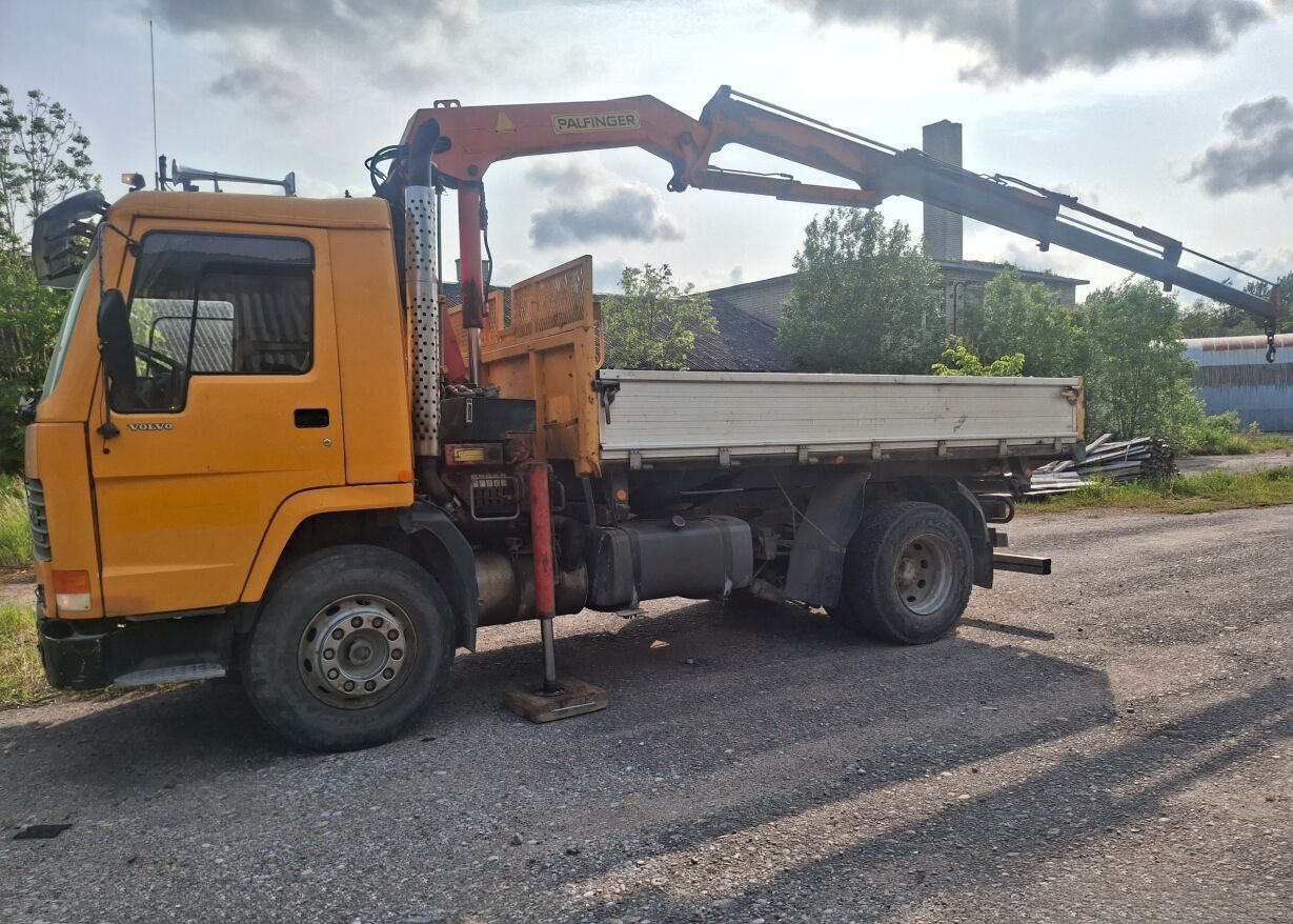 VOLVO FL10 - Tipper, Crane truck: picture 1 VOLVO FL10 - Tipper, Crane truck: picture 1