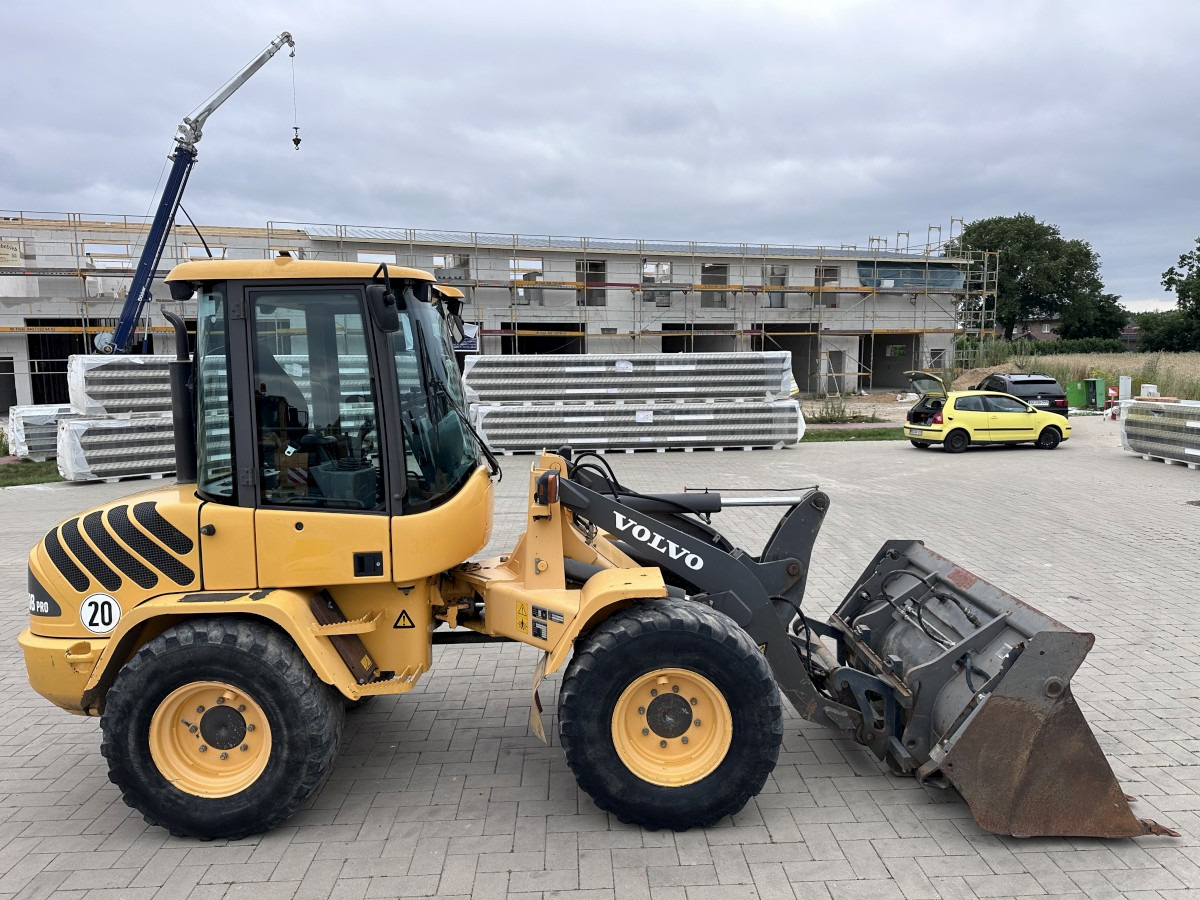 VOLVO L 30 B PRO 3er Kreis Klappschaufel+Palettengabel - Wheel loader: picture 2 VOLVO L 30 B PRO 3er Kreis Klappschaufel+Palettengabel - Wheel loader: picture 2