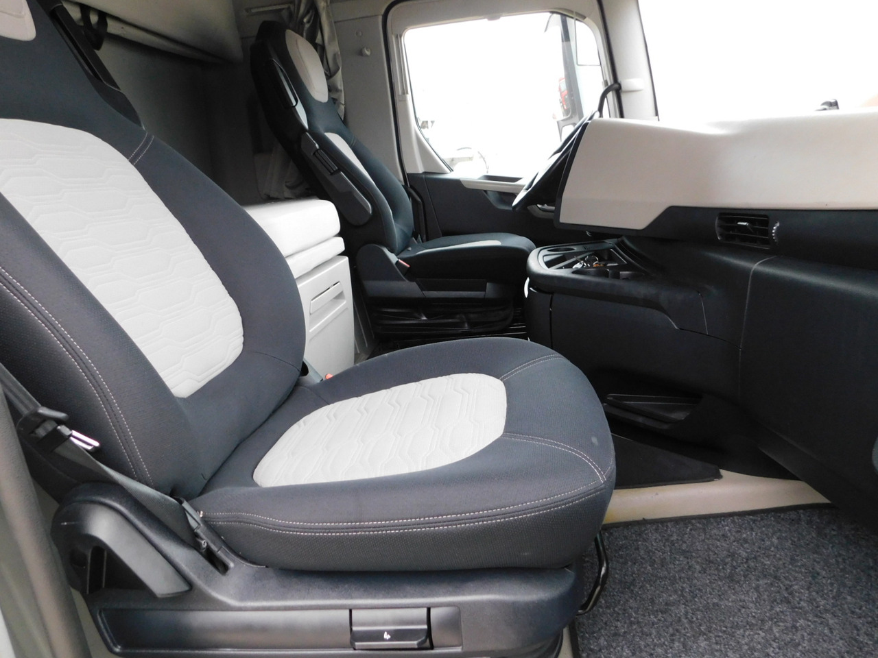 Ford F max 4x2 scab e6 12s2620 - Tractor unit: picture 5 Ford F max 4x2 scab e6 12s2620 - Tractor unit: picture 5