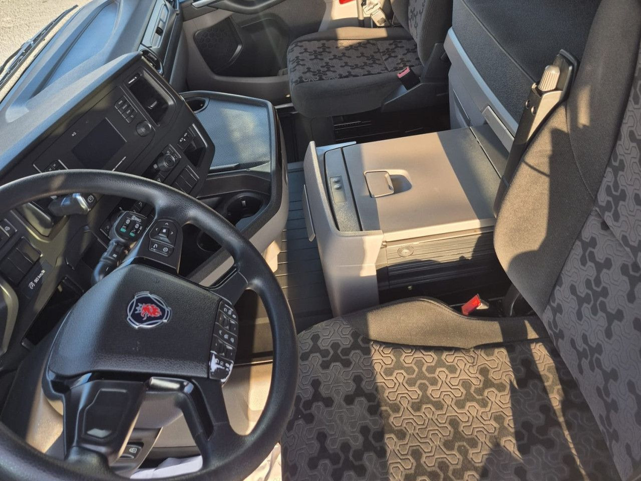 Scania R 590 - Tractor unit: picture 5 Scania R 590 - Tractor unit: picture 5