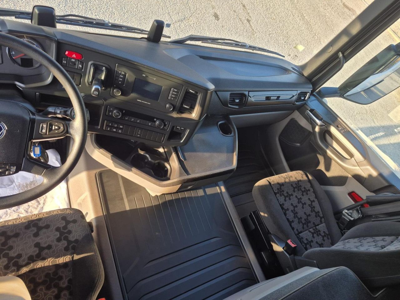 Scania R 590 - Tractor unit: picture 5 Scania R 590 - Tractor unit: picture 5